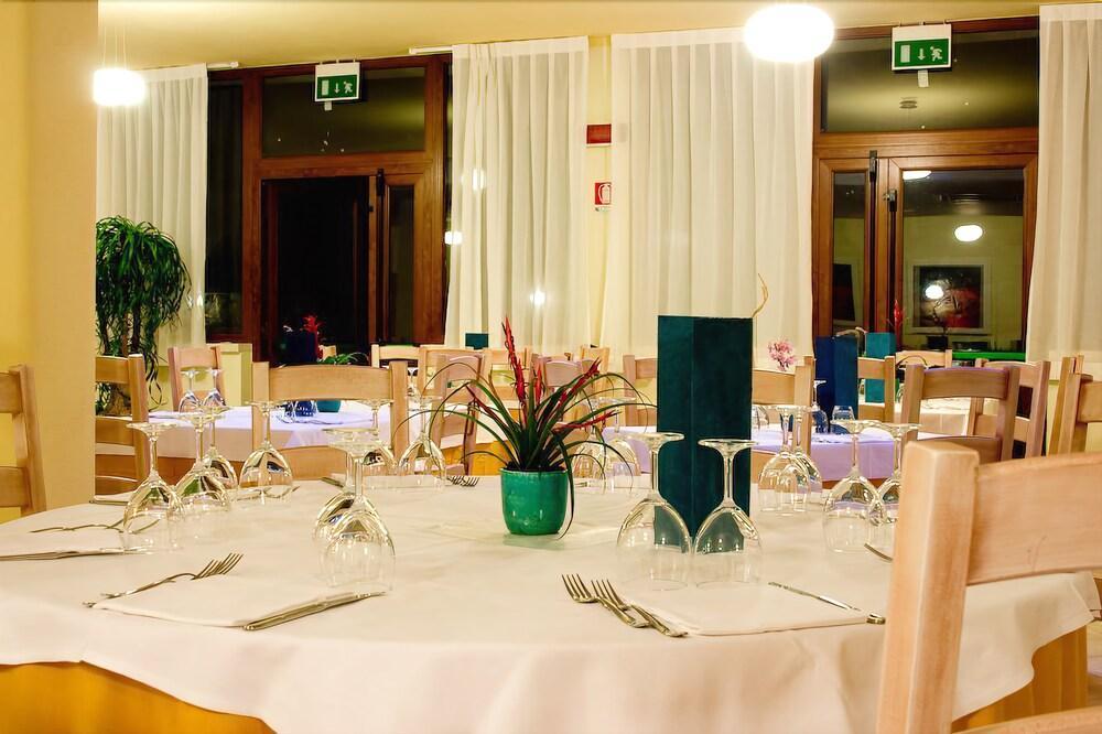 Hotel Raffael Phg Putzu Idu Zewnętrze zdjęcie