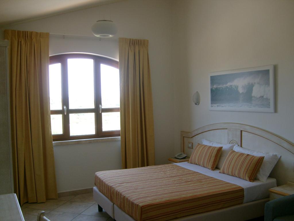 Hotel Raffael Phg Putzu Idu Pokój zdjęcie