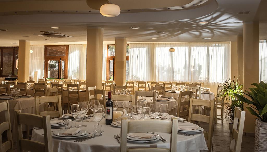Hotel Raffael Phg Putzu Idu Zewnętrze zdjęcie