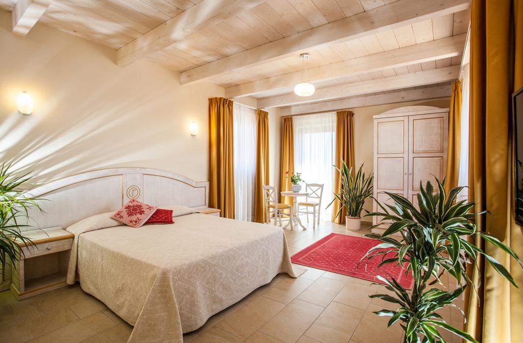 Hotel Raffael Phg Putzu Idu Zewnętrze zdjęcie