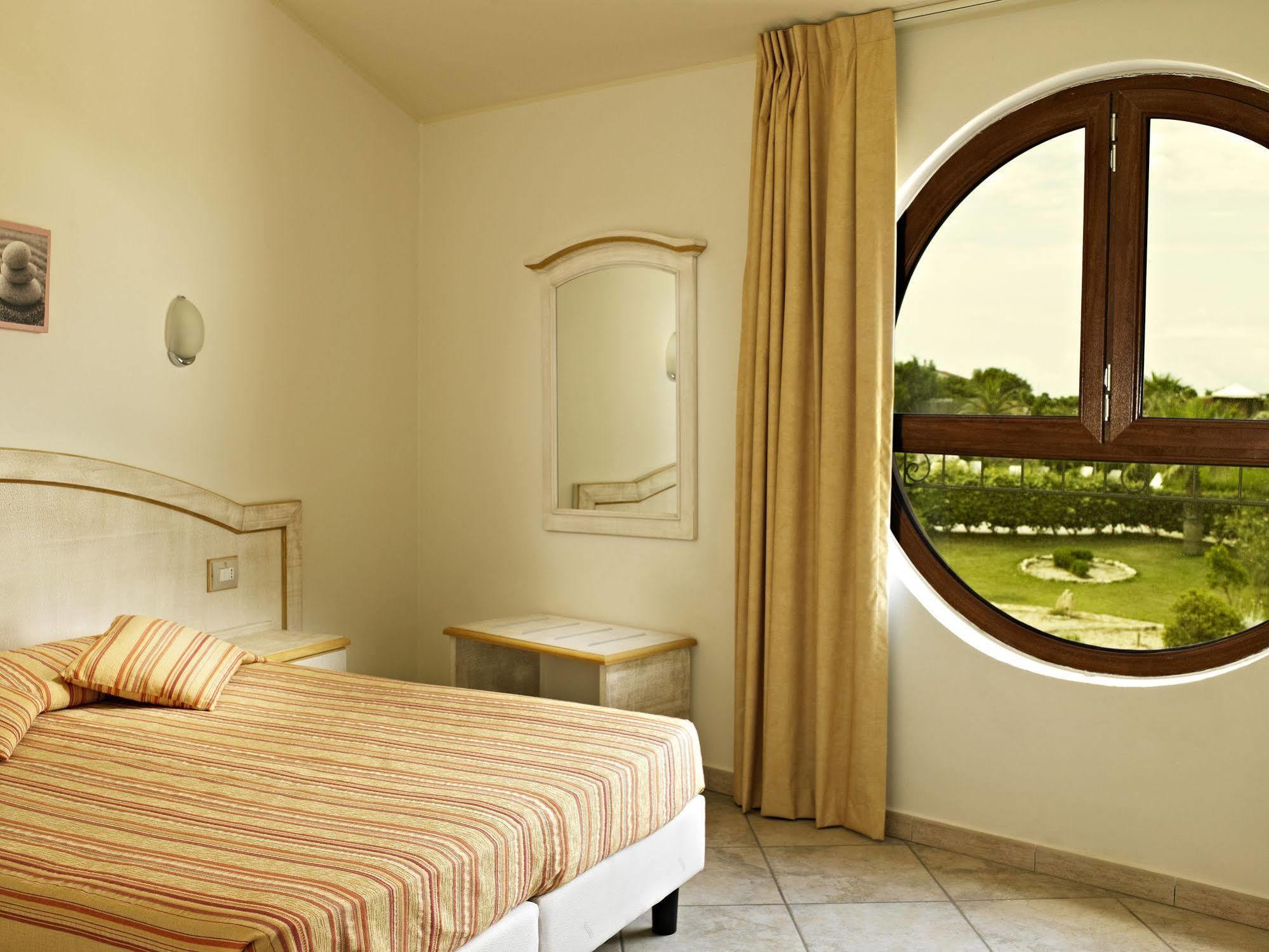 Hotel Raffael Phg Putzu Idu Zewnętrze zdjęcie