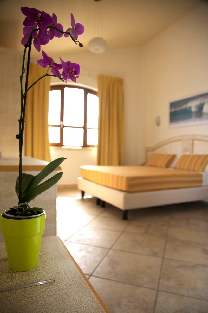 Hotel Raffael Phg Putzu Idu Zewnętrze zdjęcie