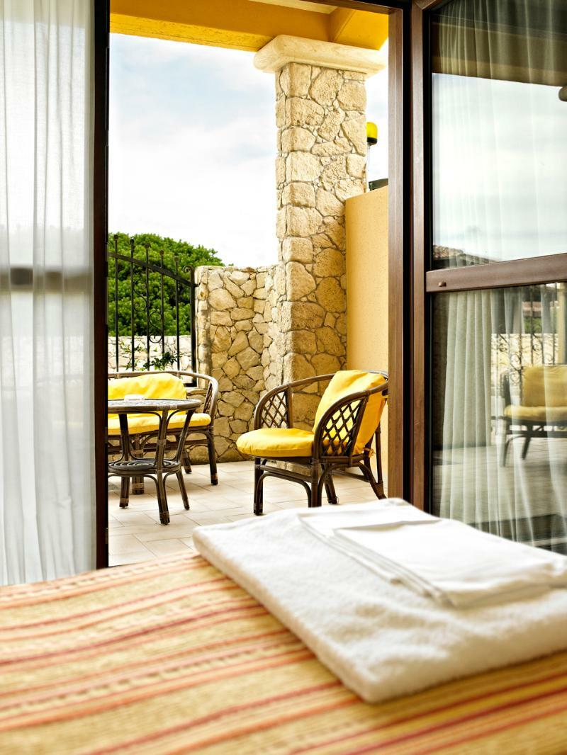 Hotel Raffael Phg Putzu Idu Zewnętrze zdjęcie